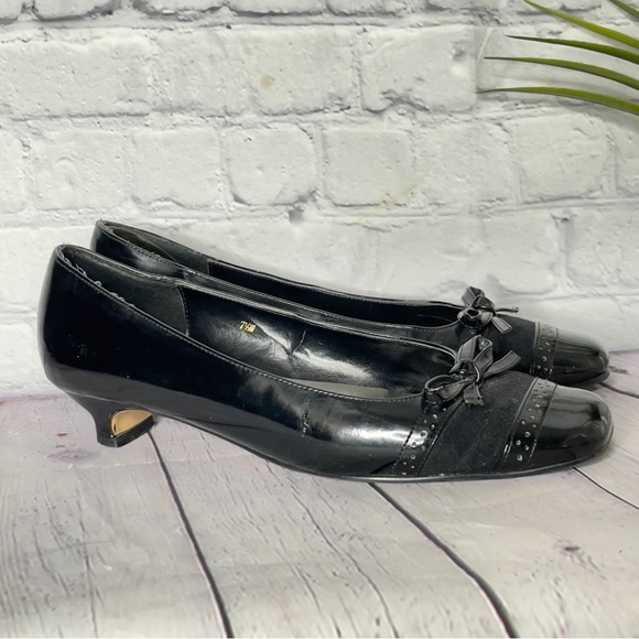 Jessica Lindon Women’s Black Patent Leather Kitten Heel - Picture 2 of 15